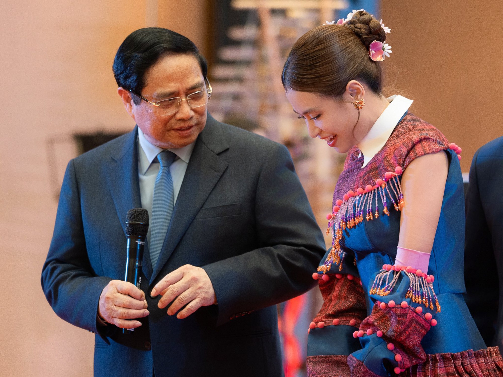 Nữ ca sĩ được biểu diễn ở Văn ph&ograve;ng Ch&iacute;nh phủ: Ra album l&agrave;ng nhạc chao đảo, c&oacute; hit quốc tế vang danh Việt Nam- Ảnh 2.