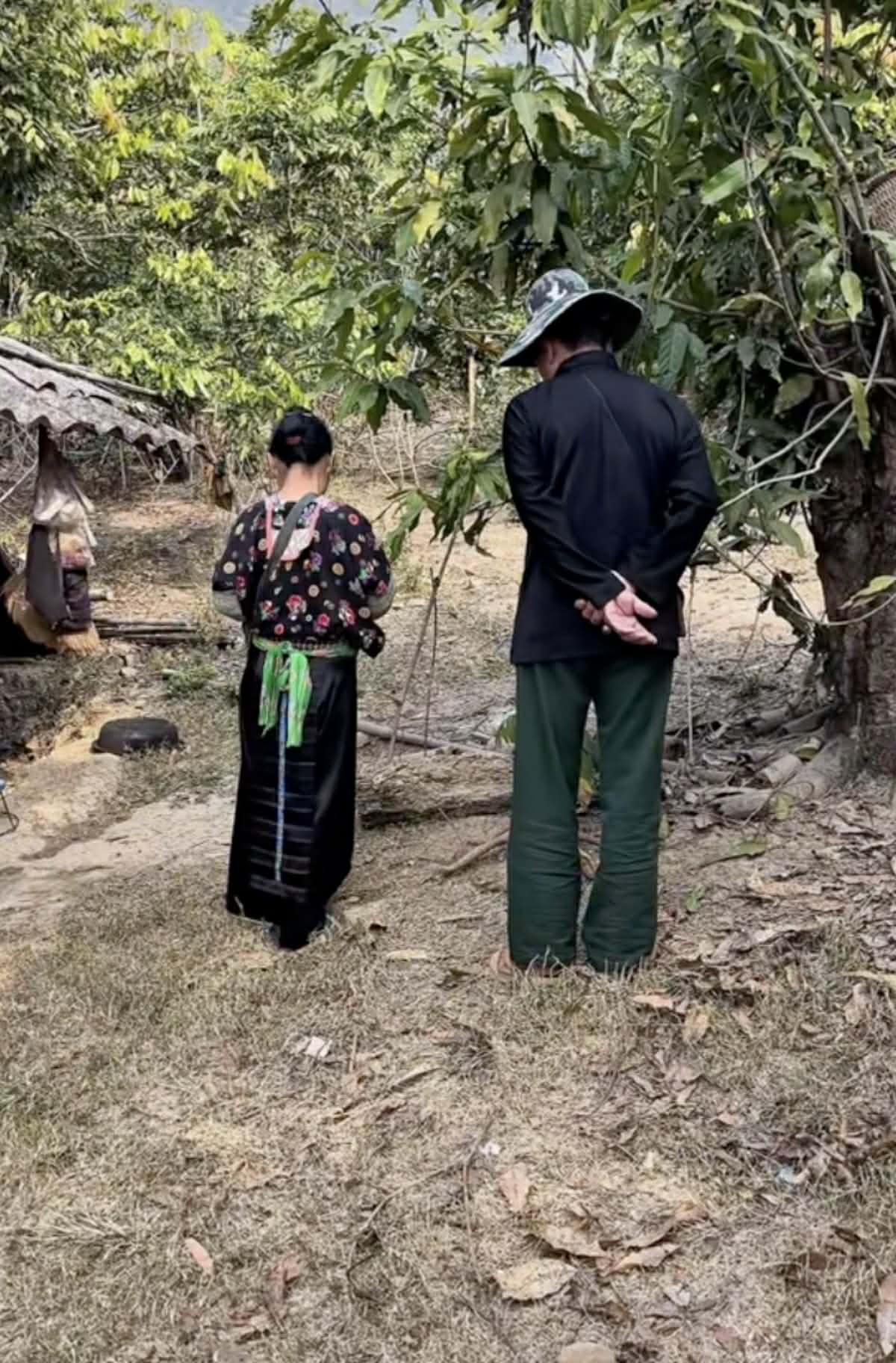 Cụ &ocirc;ng vượt 1.500km đến Sơn La rước bạn g&aacute;i quen qua mạng về sống chung: C&aacute;c con phản ứng bất ngờ- Ảnh 2.