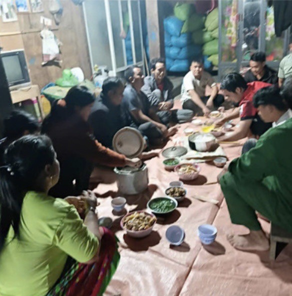 Cụ &ocirc;ng vượt 1.500km đến Sơn La rước bạn g&aacute;i quen qua mạng về sống chung: C&aacute;c con phản ứng bất ngờ- Ảnh 5.