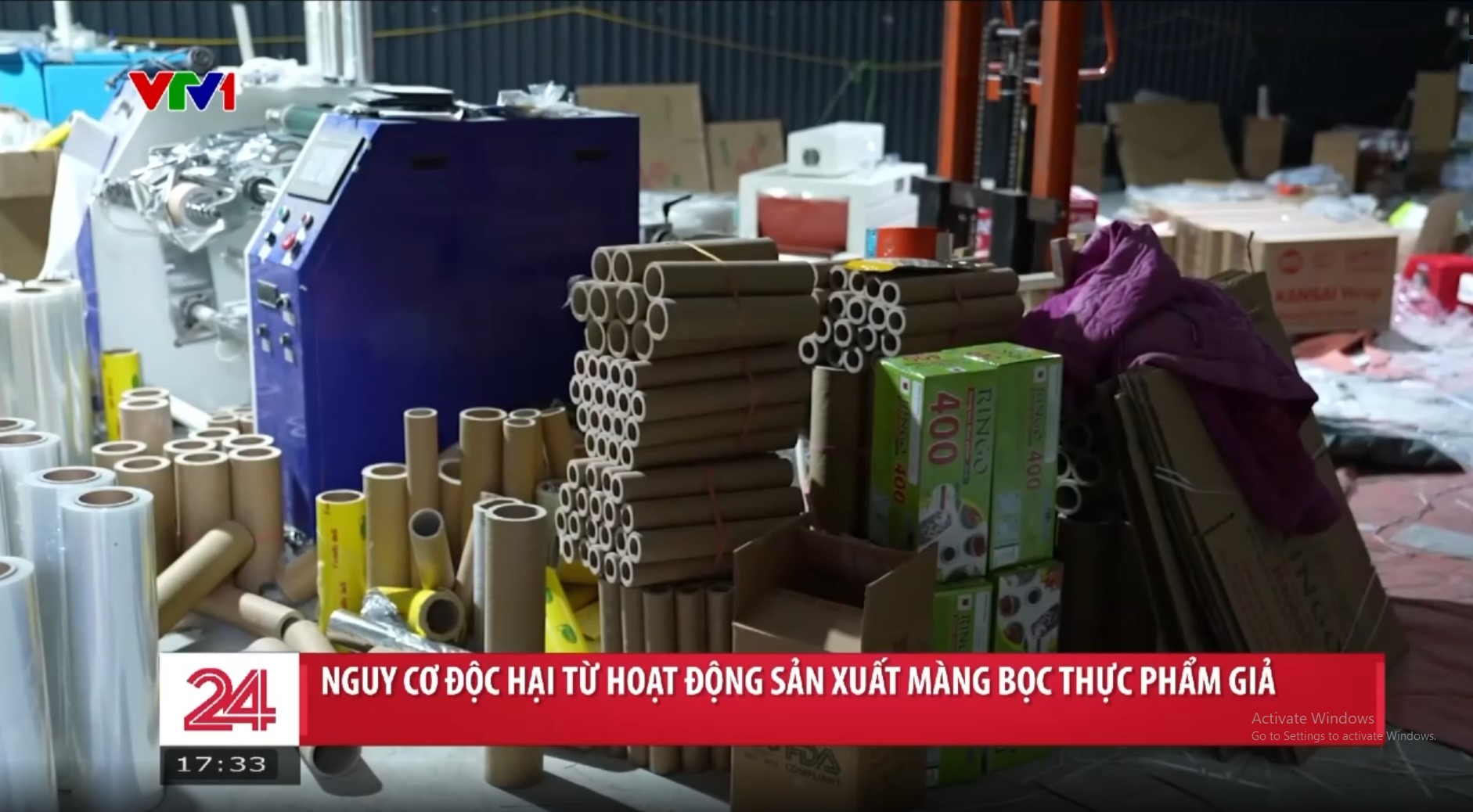 Ph&aacute;t hiện cơ sở sản xuất m&agrave;ng bọc thực phẩm giả chứa chất cấm ở H&agrave; Nội: Cảnh b&aacute;o nguy cơ g&acirc;y dậy th&igrave; sớm ở nữ giới v&agrave; v&ocirc; sinh ở nam giới- Ảnh 3.