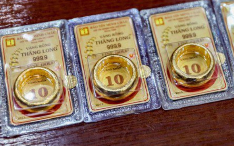 C&oacute; 3 c&acirc;y v&agrave;ng, nh&igrave;n gi&aacute; v&agrave;ng h&ocirc;m nay kh&ocirc;ng biết n&ecirc;n vui hay buồn- Ảnh 1.