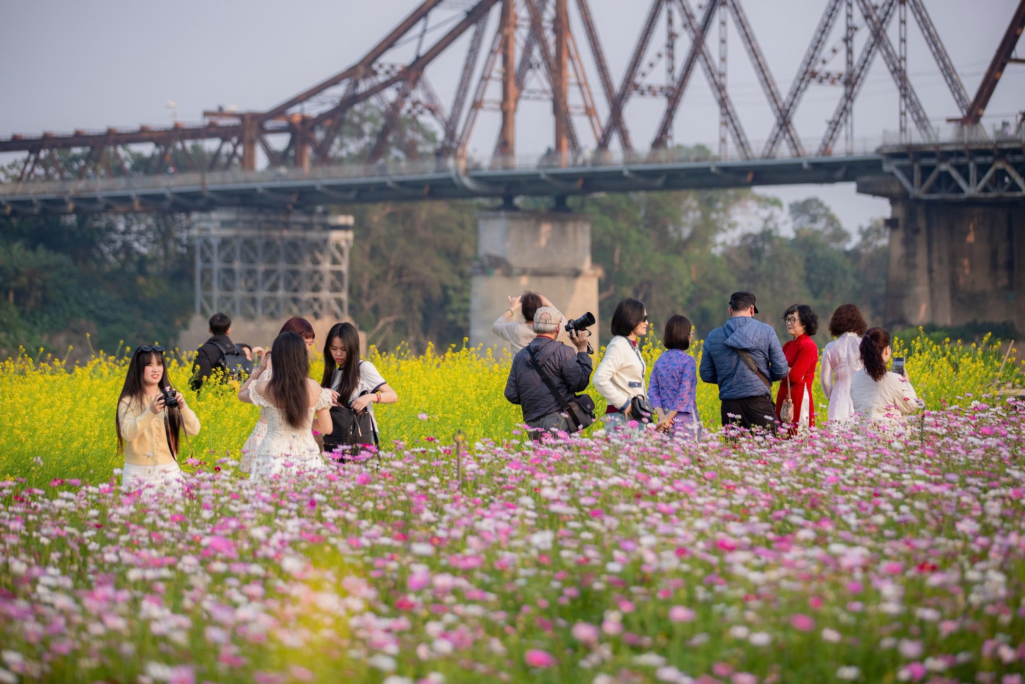 Giữa H&agrave; Nội vội v&atilde;, c&oacute; một nơi y&ecirc;n b&igrave;nh đến lạ m&agrave; giới trẻ đang rủ nhau t&igrave;m về- Ảnh 6.