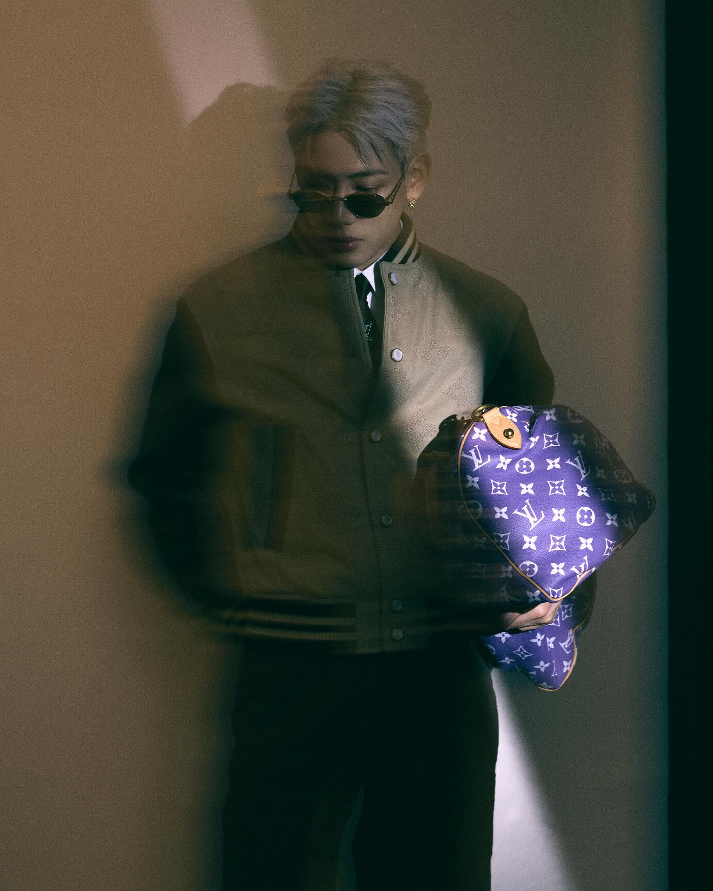 Louis Vuitton l&agrave;m g&igrave; mỹ nam Kpop thế n&agrave;y: Mới thử l&agrave;m model đ&atilde; bị ch&ecirc; &ldquo;hai l&uacute;a&rdquo;- Ảnh 9.