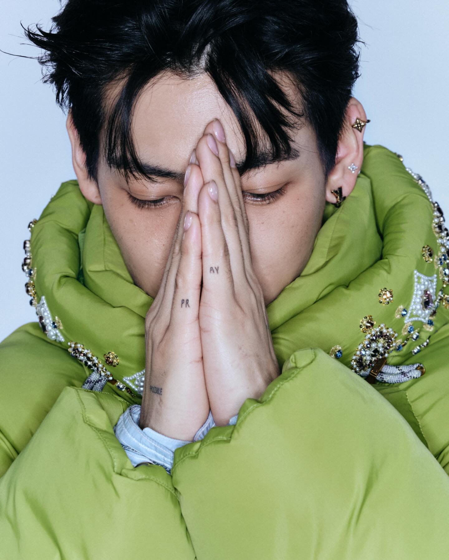 Louis Vuitton l&agrave;m g&igrave; mỹ nam Kpop thế n&agrave;y: Mới thử l&agrave;m model đ&atilde; bị ch&ecirc; &ldquo;hai l&uacute;a&rdquo;- Ảnh 8.