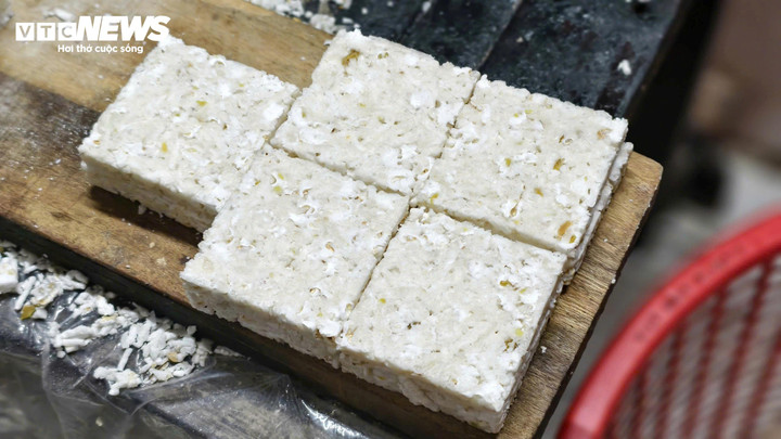 L&agrave;ng b&aacute;nh nổ ở Quảng Ng&atilde;i v&agrave;o vụ Tết, bếp đỏ lửa từ s&aacute;ng sớm tới đ&ecirc;m khuya- Ảnh 10.