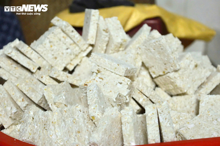 L&agrave;ng b&aacute;nh nổ ở Quảng Ng&atilde;i v&agrave;o vụ Tết, bếp đỏ lửa từ s&aacute;ng sớm tới đ&ecirc;m khuya- Ảnh 8.