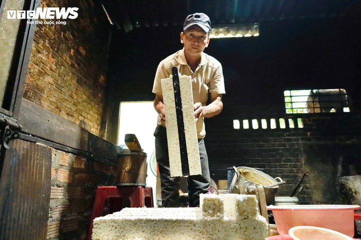 L&agrave;ng b&aacute;nh nổ ở Quảng Ng&atilde;i v&agrave;o vụ Tết, bếp đỏ lửa từ s&aacute;ng sớm tới đ&ecirc;m khuya- Ảnh 9.