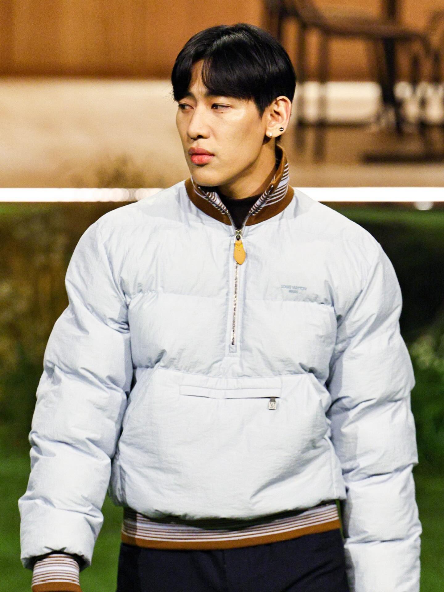 Louis Vuitton l&agrave;m g&igrave; mỹ nam Kpop thế n&agrave;y: Mới thử l&agrave;m model đ&atilde; bị ch&ecirc; &ldquo;hai l&uacute;a&rdquo;- Ảnh 2.