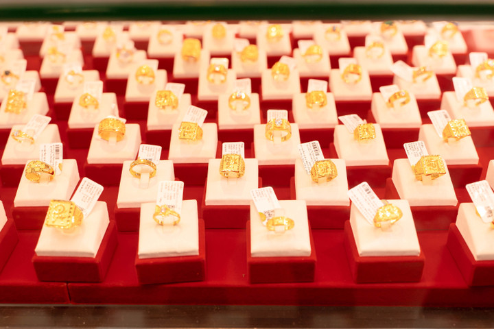 Gi&aacute; v&agrave;ng h&ocirc;m nay 21/1: Lập đỉnh cao chưa từng c&oacute;, vượt 4.700 USD/ounce- Ảnh 1.