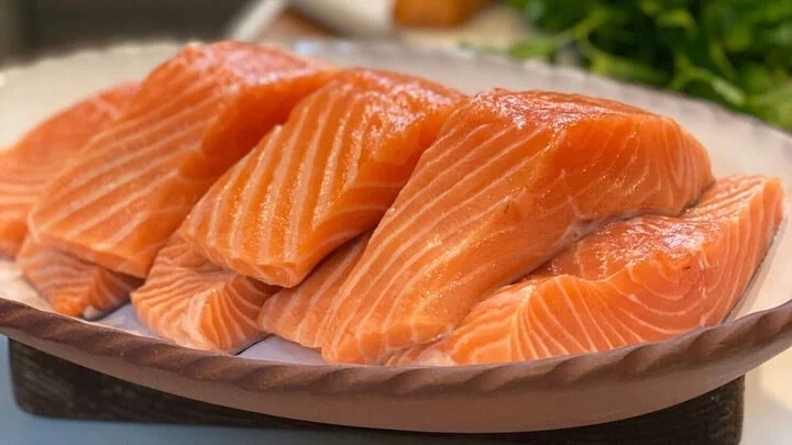 Mỹ đ&aacute;nh gi&aacute; đ&acirc;y l&agrave; 5 loại c&aacute; tốt nhất "nu&ocirc;i" tim mạch v&agrave; tr&iacute; n&atilde;o, c&ograve;n &iacute;t thuỷ ng&acirc;n: Nhiều loại gi&aacute; cực b&igrave;nh d&acirc;n- Ảnh 1.