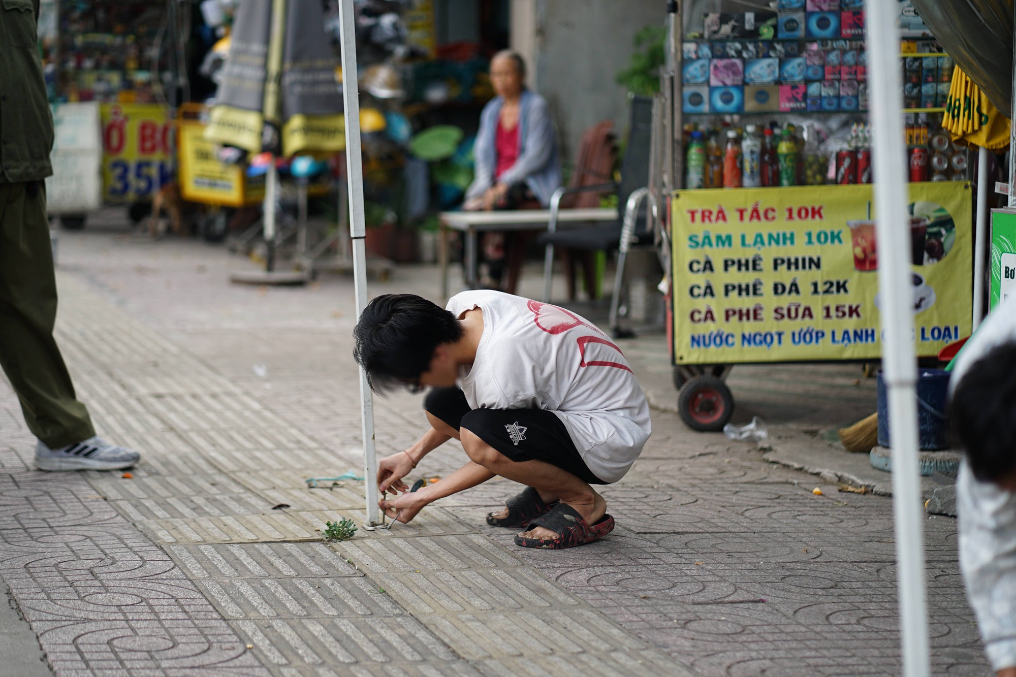 Cảnh tượng bất ngờ ở Chợ Lớn ng&agrave;y gi&aacute;p Tết- Ảnh 5.