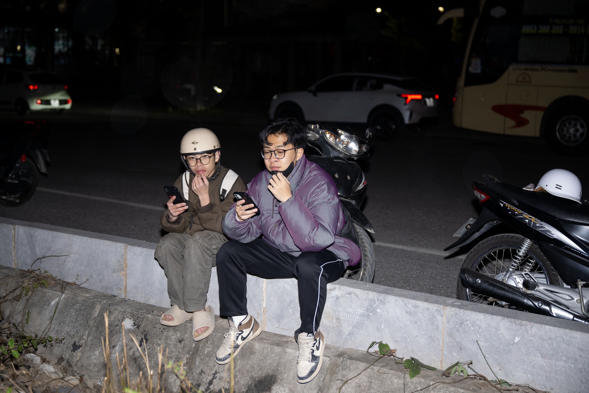 Tối 21/1, người d&acirc;n H&agrave; Nội h&aacute;o hức ngắm nh&igrave;n m&agrave;n tr&igrave;nh diễn ph&aacute;o hoa tổng duyệt cực m&atilde;n nh&atilde;n tại s&acirc;n vận động Mỹ Đ&igrave;nh- Ảnh 2.