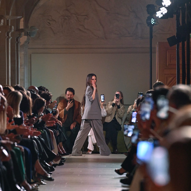 Victoria Beckham ngh&egrave;o hơn đằng th&ocirc;ng gia bao nhi&ecirc;u m&agrave; bị con trai thẳng thừng tạt nước lạnh?- Ảnh 4.