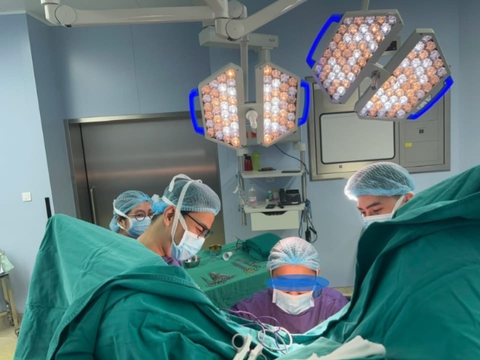 V&ograve;ng tr&aacute;nh thai 'đi lạc' v&agrave;o b&agrave;ng quang suốt 22 năm- Ảnh 1.