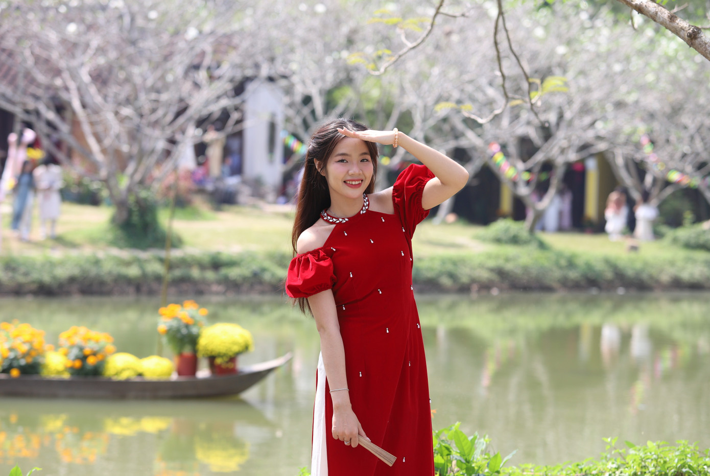 Thiếu nữ n&ocirc; nức chụp ảnh Tết ở Bảo t&agrave;ng &Aacute;o d&agrave;i- Ảnh 7.