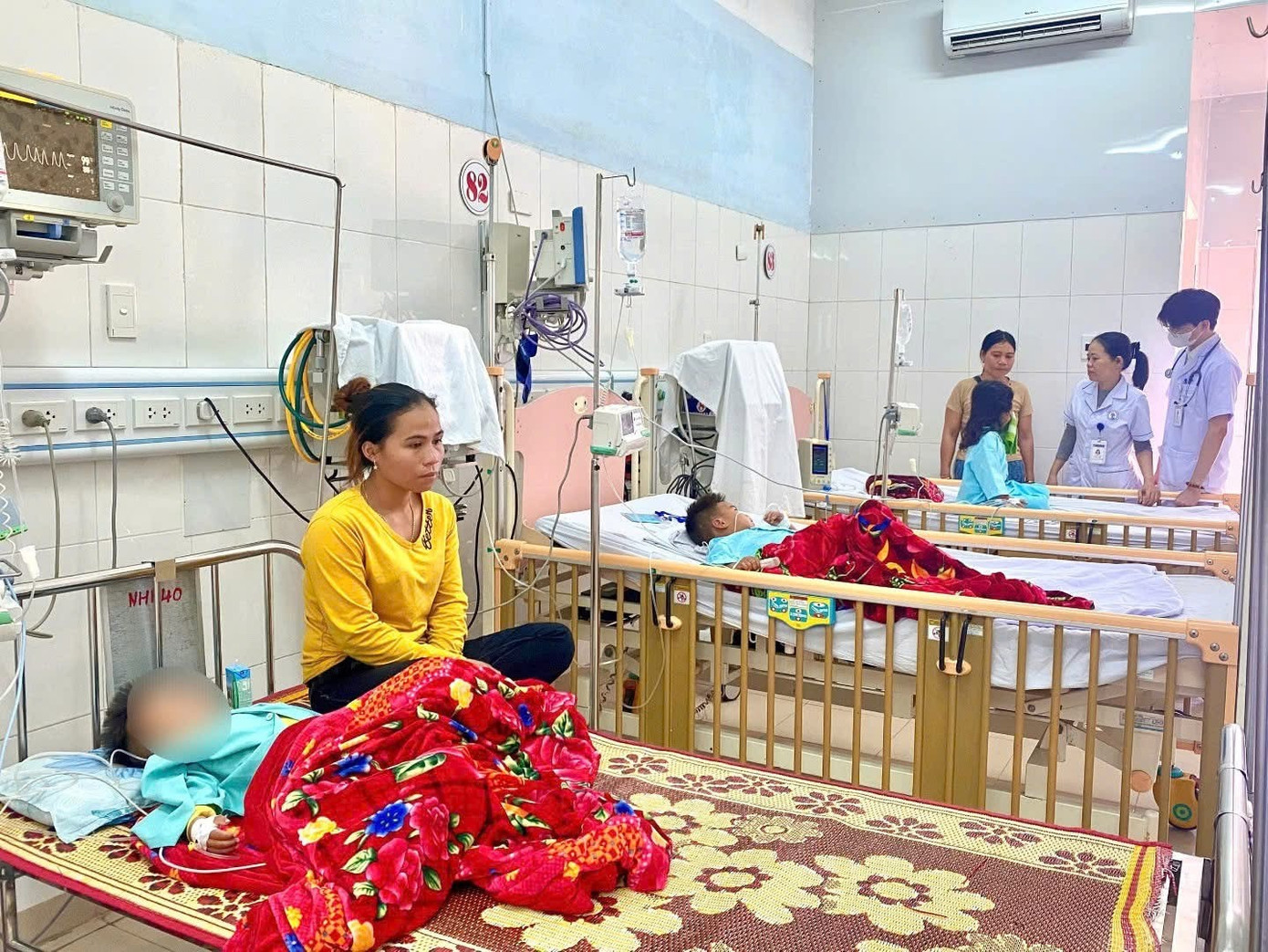 Tự lấy thuốc an thần của người lớn uống, ba trẻ ở Quảng Trị nhập viện cấp cứu- Ảnh 1.