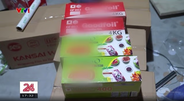 Ph&aacute;t hiện cơ sở sản xuất m&agrave;ng bọc thực phẩm giả chứa chất cấm DEHA ở H&agrave; Nội: Thứ nh&agrave; bạn đang d&ugrave;ng c&oacute; đặc điểm n&agrave;y kh&ocirc;ng?- Ảnh 1.