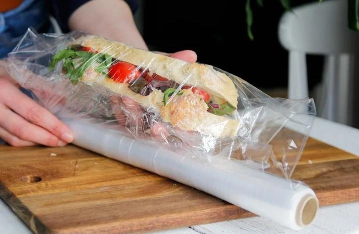 Ph&aacute;t hiện cơ sở sản xuất m&agrave;ng bọc thực phẩm giả chứa chất cấm DEHA ở H&agrave; Nội: Thứ nh&agrave; bạn đang d&ugrave;ng c&oacute; đặc điểm n&agrave;y kh&ocirc;ng?- Ảnh 4.