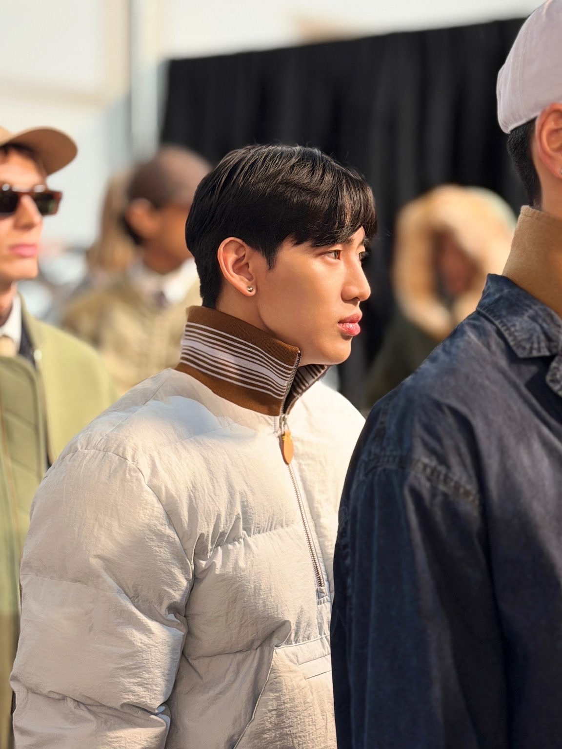 Louis Vuitton l&agrave;m g&igrave; mỹ nam Kpop thế n&agrave;y: Mới thử l&agrave;m model đ&atilde; bị ch&ecirc; &ldquo;hai l&uacute;a&rdquo;- Ảnh 3.