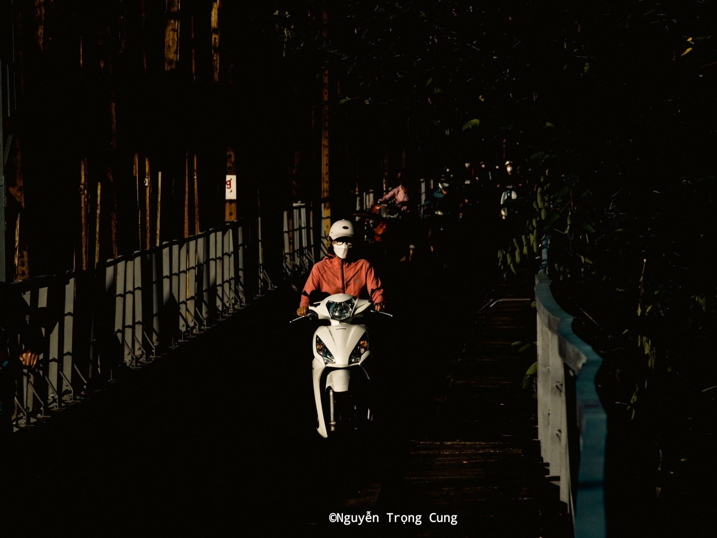 Giữa H&agrave; Nội vội v&atilde;, c&oacute; một nơi y&ecirc;n b&igrave;nh đến lạ m&agrave; giới trẻ đang rủ nhau t&igrave;m về- Ảnh 4.