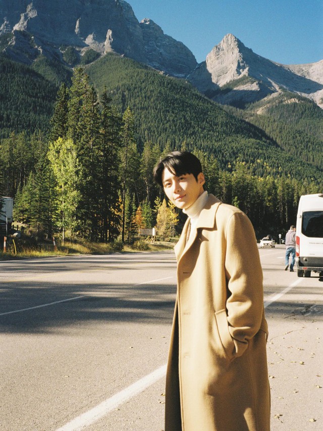 Nam diễn vi&ecirc;n c&oacute; nụ cười phải trao giải Nobel: B&iacute; quyết chăm vẻ đẹp trai tuổi 40 của Kim Seon Ho- Ảnh 2.