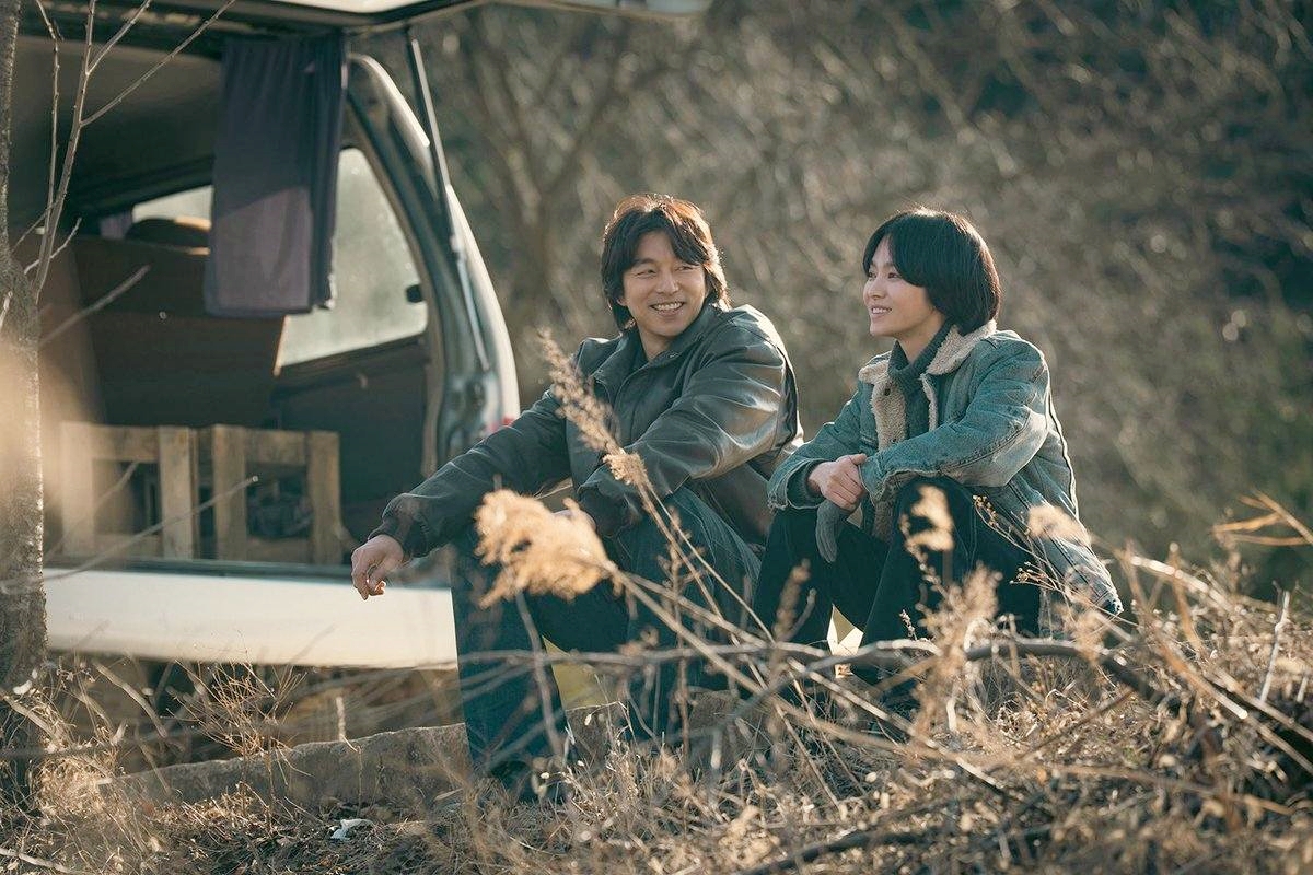 Mọi thứ như ho&aacute; đi&ecirc;n khi Song Hye Kyo xuất hiện cạnh mỹ nam độc th&acirc;n đắt gi&aacute; nhất, cả MXH đẩy thuyền mệt nghỉ- Ảnh 1.