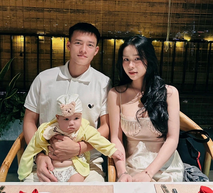 Nhan sắc người mẫu xinh đẹp l&agrave; vợ cầu thủ U23 Nguyễn Thanh Nh&agrave;n- Ảnh 11.