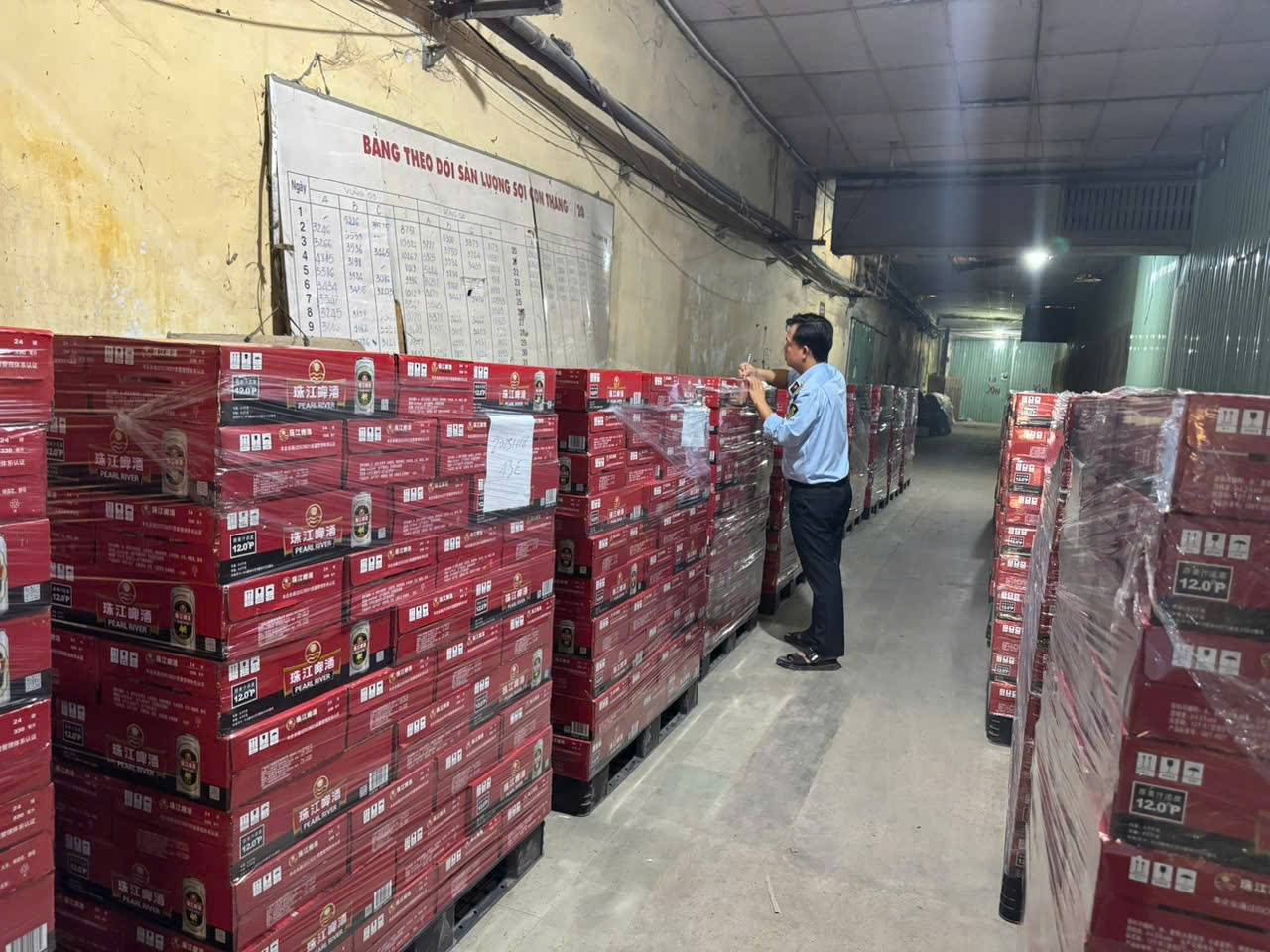 Cao điểm kiểm tra thị trường: Nhiều DN, hộ kinh doanh bị tịch thu to&agrave;n bộ h&agrave;ng h&oacute;a vi phạm, chuyển 1 vụ c&oacute; dấu hiệu tội phạm sang cơ quan điều tra- Ảnh 1.