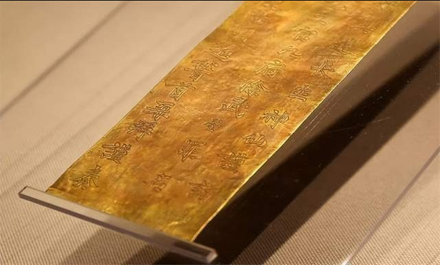 L&ecirc;n n&uacute;i h&aacute;i thuốc, n&ocirc;ng d&acirc;n bất ngờ đ&agrave;o được miếng v&agrave;ng 878 tỷ đồng, cơ quan chức năng lập tức v&agrave;o cuộc- Ảnh 4.