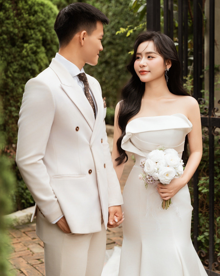 Nhan sắc người mẫu xinh đẹp l&agrave; vợ cầu thủ U23 Nguyễn Thanh Nh&agrave;n- Ảnh 2.