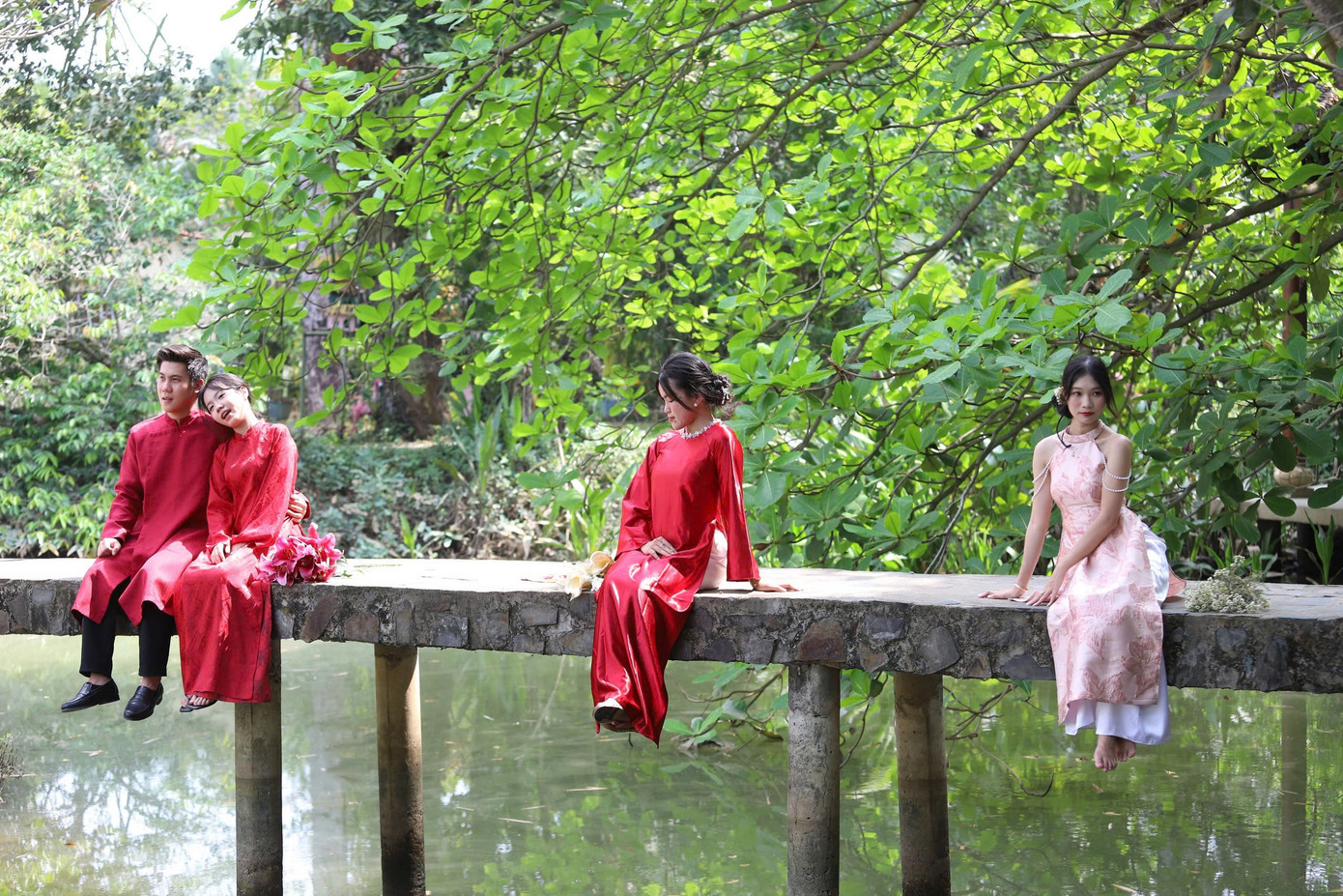 Thiếu nữ n&ocirc; nức chụp ảnh Tết ở Bảo t&agrave;ng &Aacute;o d&agrave;i- Ảnh 13.