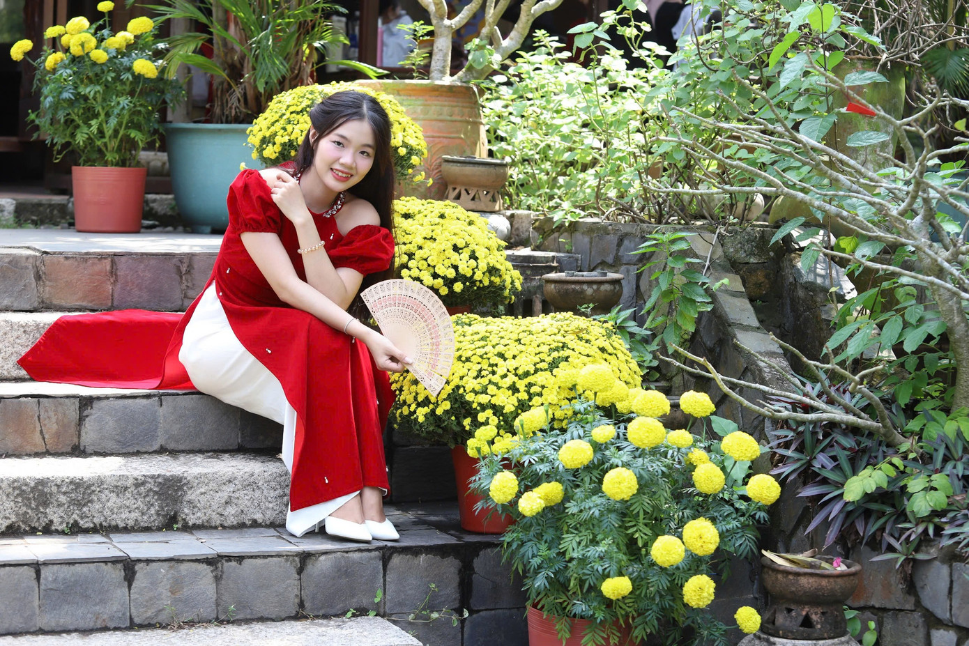 Thiếu nữ n&ocirc; nức chụp ảnh Tết ở Bảo t&agrave;ng &Aacute;o d&agrave;i- Ảnh 6.