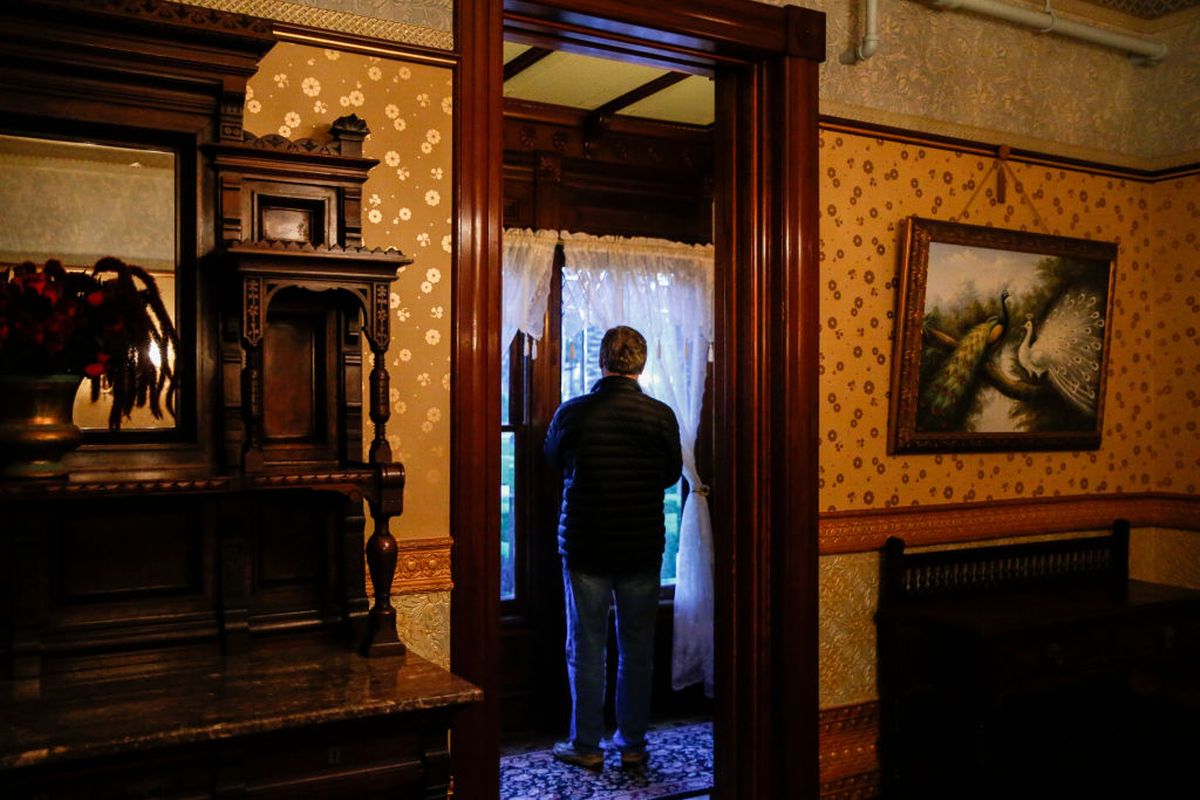 Những b&iacute; mật kinh ho&agrave;ng về "ng&ocirc;i nh&agrave; kỳ lạ nhất từng được x&acirc;y dựng" c&oacute; hơn 200 ph&ograve;ng, 10.000 cửa sổ v&agrave; 2.000 cửa ra v&agrave;o- Ảnh 4.