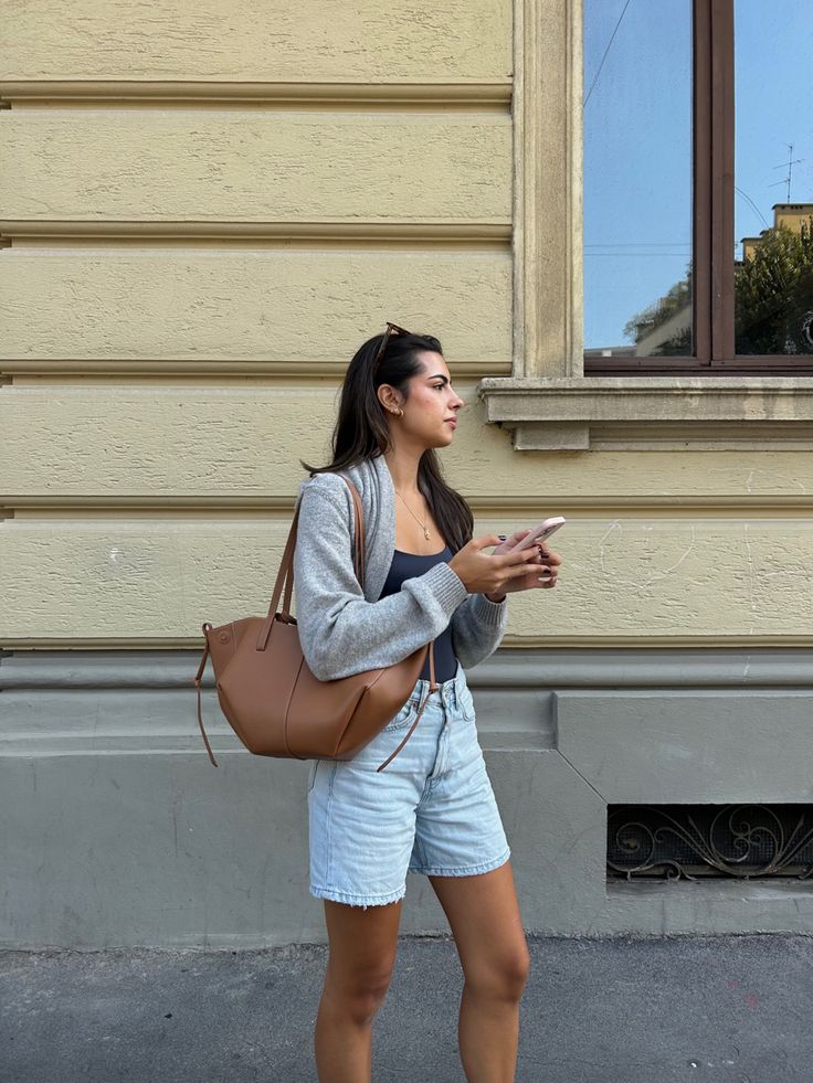 Pol&egrave;ne sắp tăng gi&aacute;, d&acirc;n t&igrave;nh xếp h&agrave;ng d&agrave;i tranh thủ mua gom- Ảnh 4.