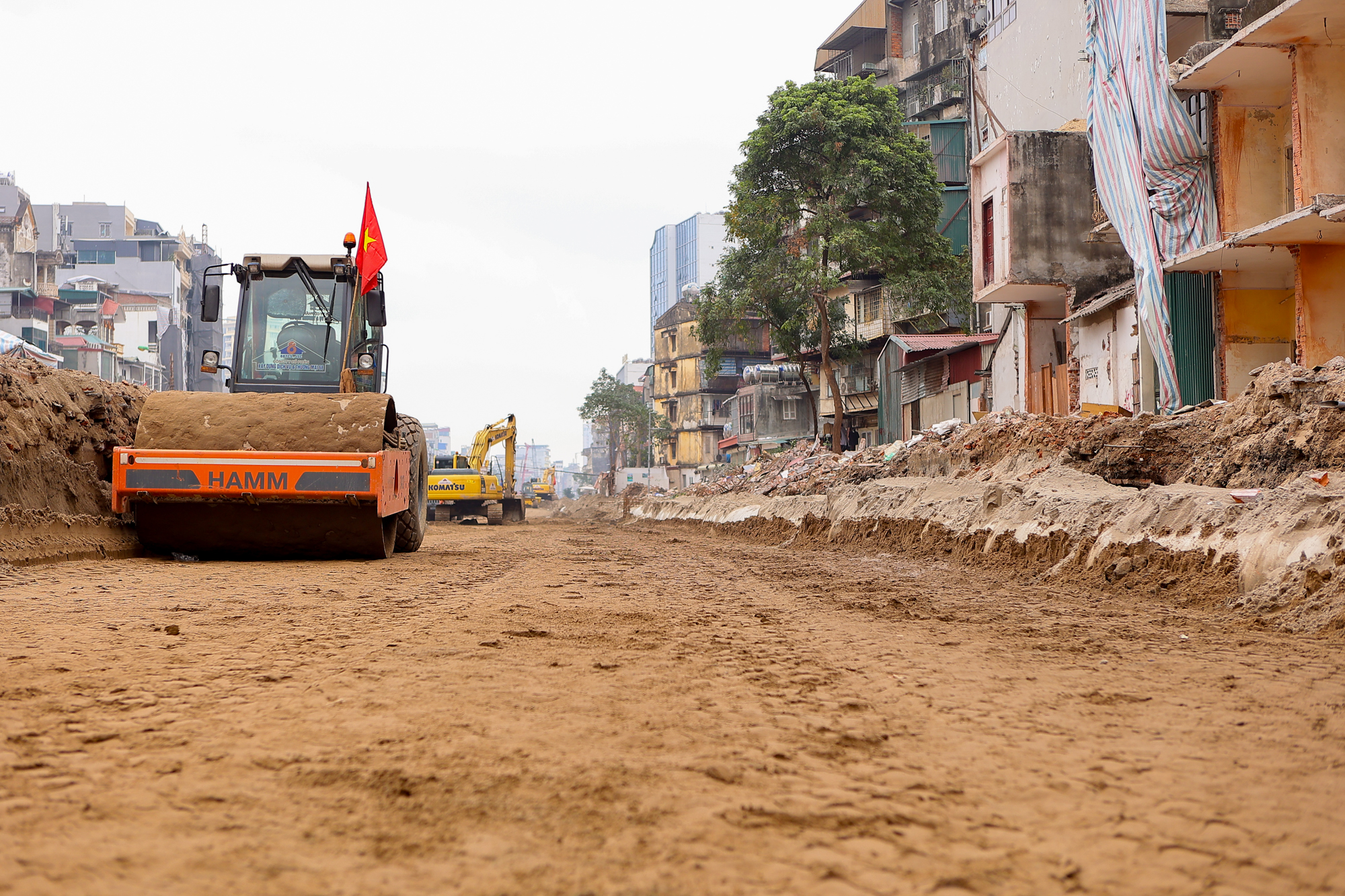 Kỳ tích thông xe tuyến đường mỗi mét tốn 3,5 tỷ: 30 năm chờ đợi và 30 ngày thần tốc giải cứu nút thắt thủ đô- Ảnh 10. Kỳ tích thông xe tuyến đường mỗi mét tốn 3,5 tỷ: 30 năm chờ đợi và 30 ngày thần tốc giải cứu nút thắt thủ đô- Ảnh 10.