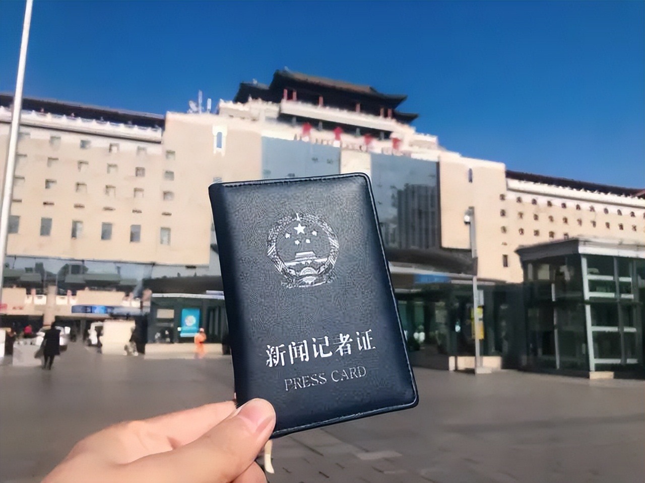 BTV kỳ cựu rời đ&agrave;i truyền h&igrave;nh v&igrave; &aacute;p lực: Dốc sạch tiền mua nh&agrave; 