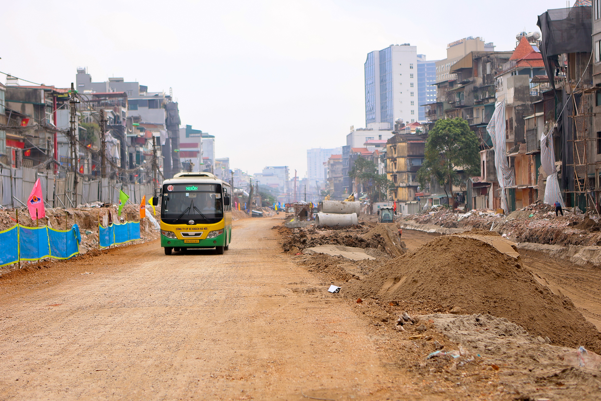 Kỳ tích thông xe tuyến đường mỗi mét tốn 3,5 tỷ: 30 năm chờ đợi và 30 ngày thần tốc giải cứu nút thắt thủ đô- Ảnh 3. Kỳ tích thông xe tuyến đường mỗi mét tốn 3,5 tỷ: 30 năm chờ đợi và 30 ngày thần tốc giải cứu nút thắt thủ đô- Ảnh 3.