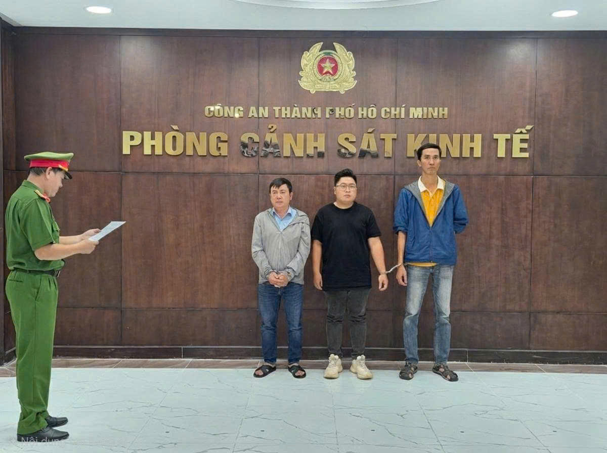 Bắt 3 nh&acirc;n vi&ecirc;n Trung t&acirc;m hỏa t&aacute;ng B&igrave;nh Hưng H&ograve;a- Ảnh 1.