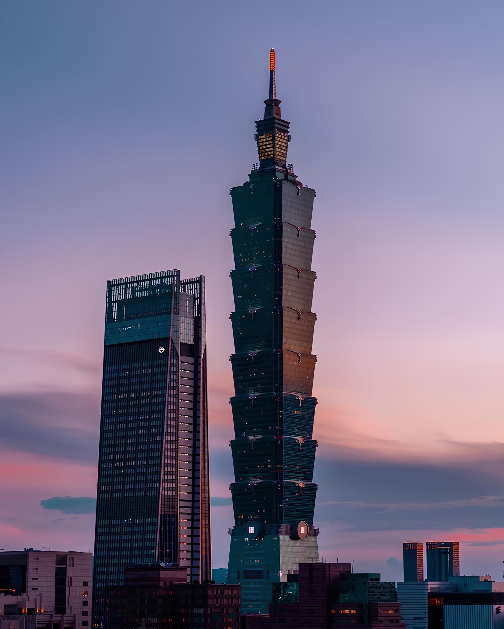 Onitsuka Tiger Đ&agrave;i Loan (Trung Quốc) bị tố xem thường kh&aacute;ch Việt, chủ tịch to&agrave; nh&agrave; Taipei 101 phải đ&iacute;ch th&acirc;n xử l&yacute;- Ảnh 1.