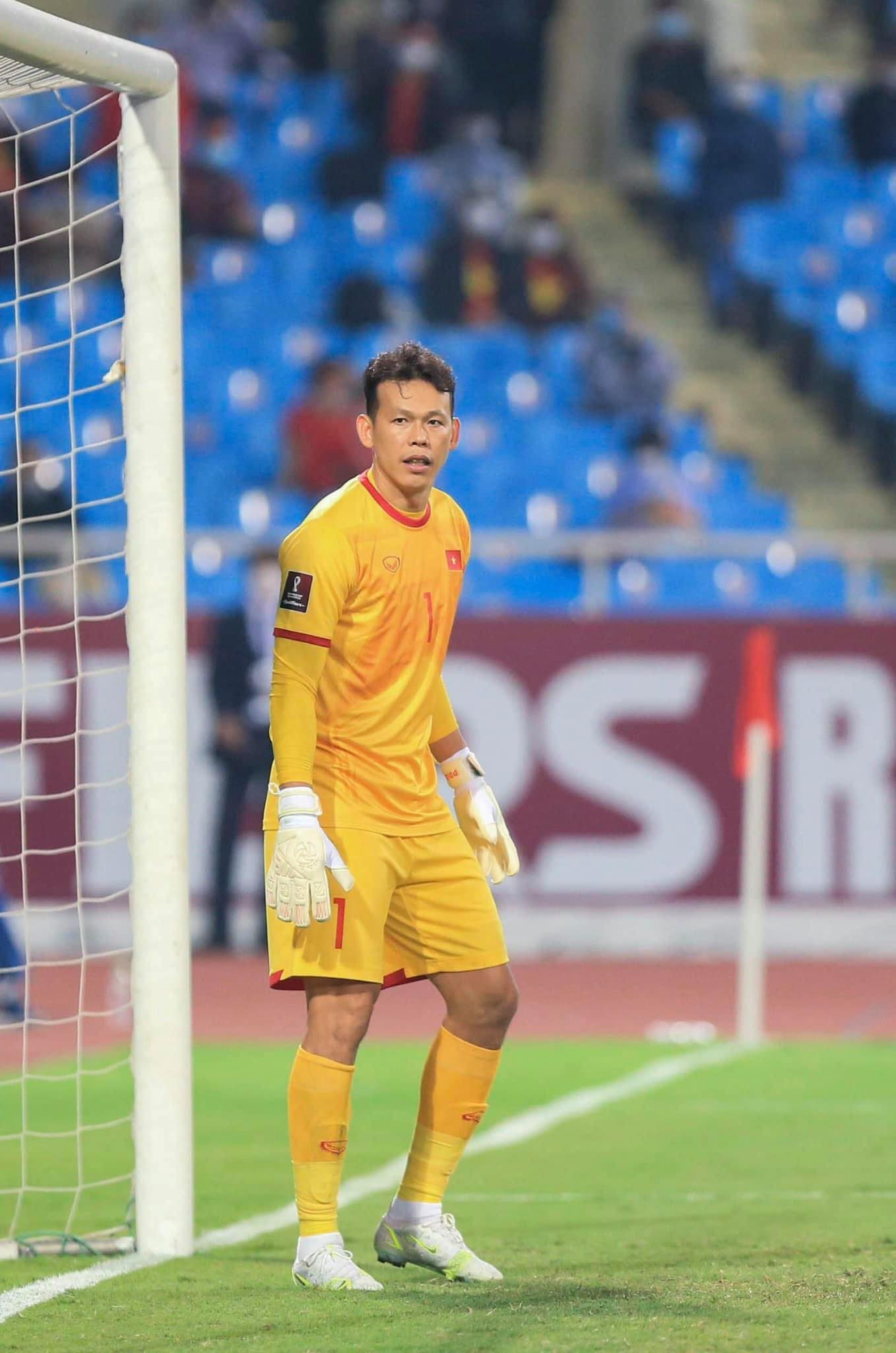 Thủ m&ocirc;n Tấn Trường: Cầu thủ kh&ocirc;ng chơi TikTok th&igrave; lấy g&igrave; giao lưu với người h&acirc;m mộ!- Ảnh 1.