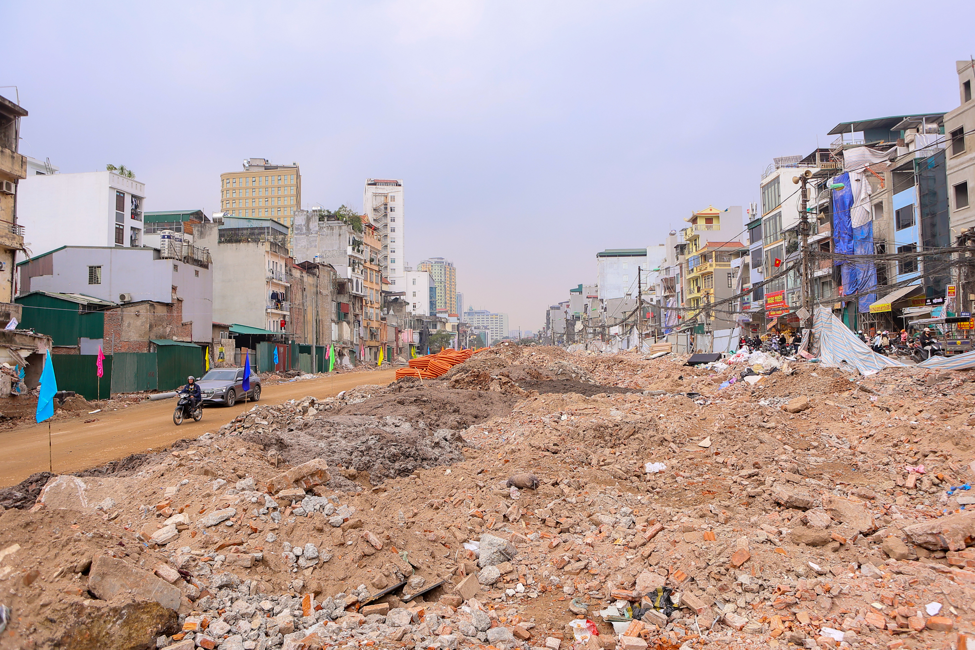 Kỳ tích thông xe tuyến đường mỗi mét tốn 3,5 tỷ: 30 năm chờ đợi và 30 ngày thần tốc giải cứu nút thắt thủ đô- Ảnh 5. Kỳ tích thông xe tuyến đường mỗi mét tốn 3,5 tỷ: 30 năm chờ đợi và 30 ngày thần tốc giải cứu nút thắt thủ đô- Ảnh 5.