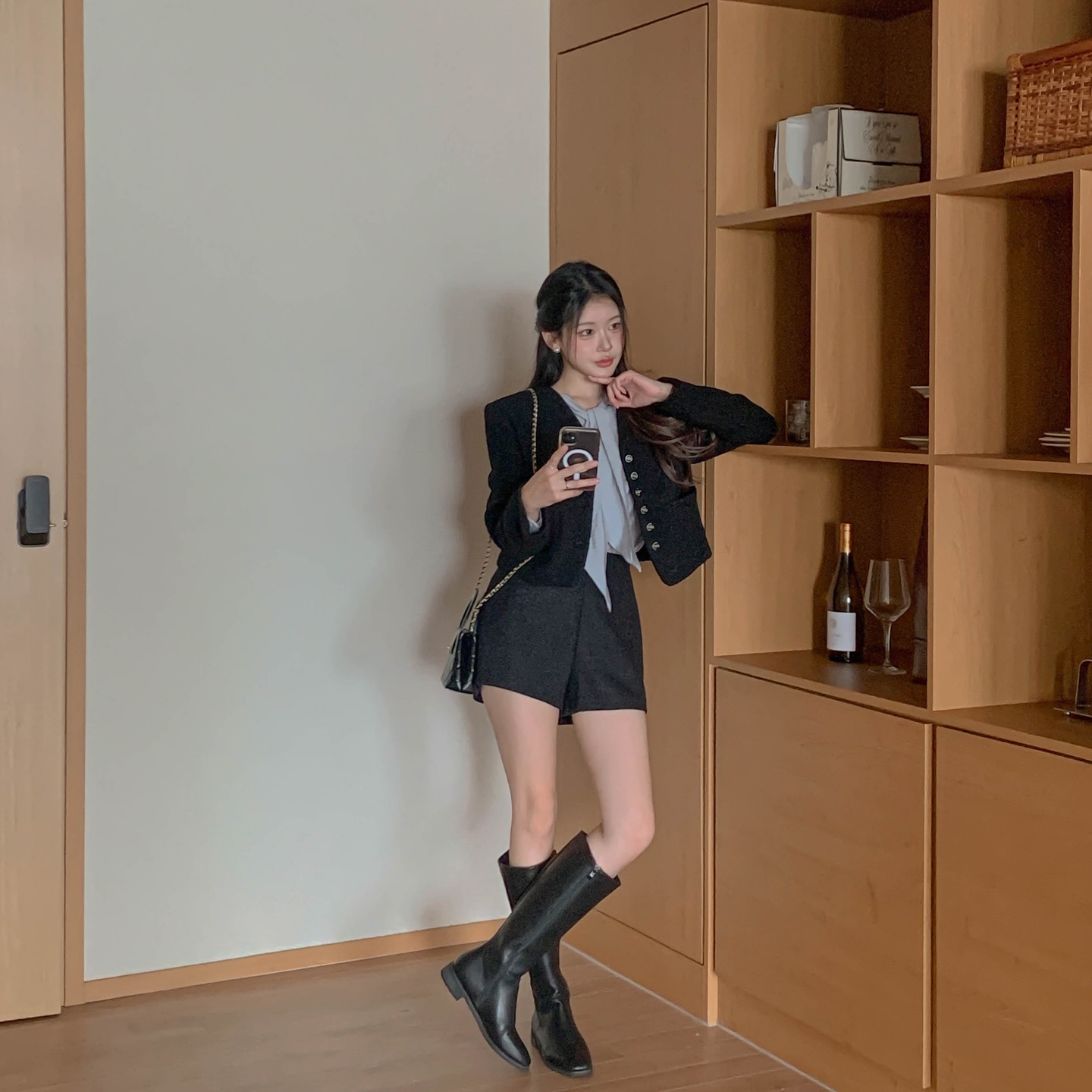 Cả tuần mặc đồ đen - trắng vẫn đẹp miễn ch&ecirc; với 5 c&ocirc;ng thức- Ảnh 10.