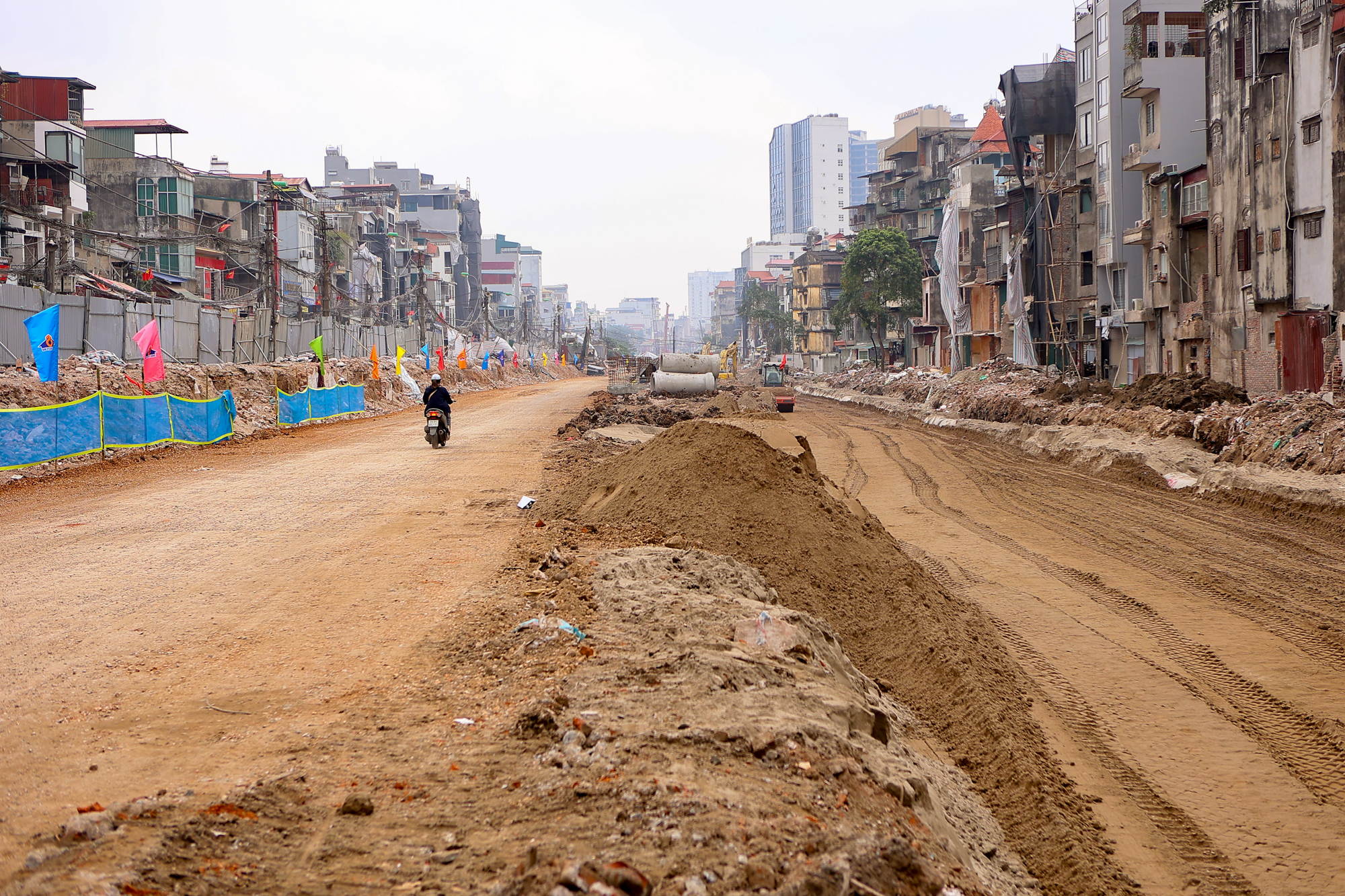 Kỳ tích thông xe tuyến đường mỗi mét tốn 3,5 tỷ: 30 năm chờ đợi và 30 ngày thần tốc giải cứu nút thắt thủ đô- Ảnh 6. Kỳ tích thông xe tuyến đường mỗi mét tốn 3,5 tỷ: 30 năm chờ đợi và 30 ngày thần tốc giải cứu nút thắt thủ đô- Ảnh 6.