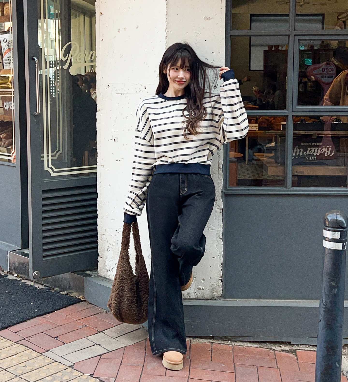 Cả tuần mặc đồ đen - trắng vẫn đẹp miễn ch&ecirc; với 5 c&ocirc;ng thức- Ảnh 3.