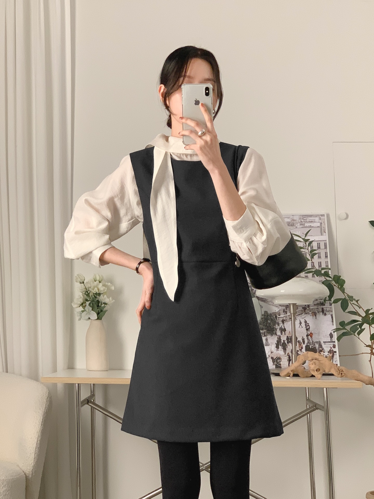 Cả tuần mặc đồ đen - trắng vẫn đẹp miễn ch&ecirc; với 5 c&ocirc;ng thức- Ảnh 11.