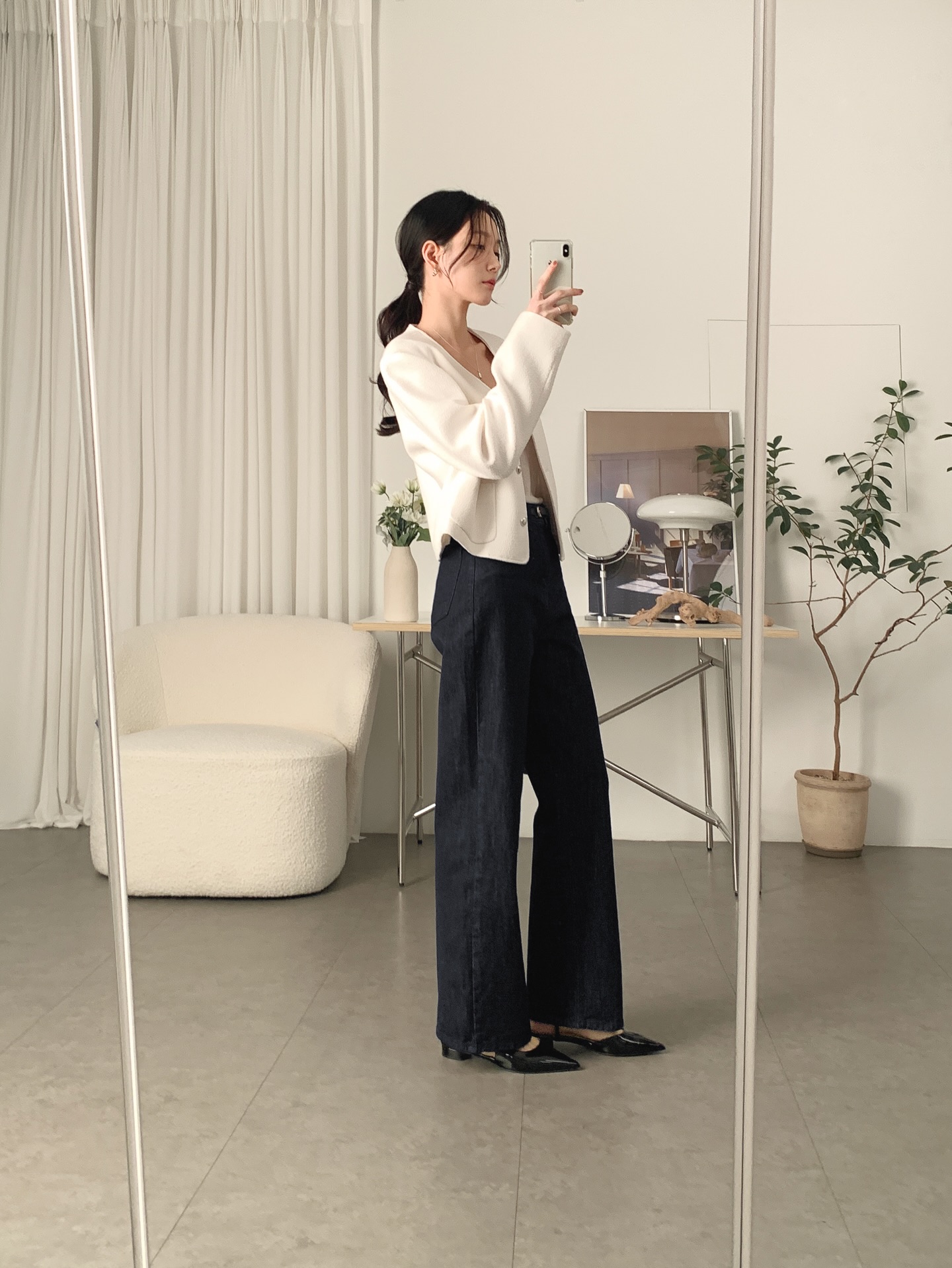 Cả tuần mặc đồ đen - trắng vẫn đẹp miễn ch&ecirc; với 5 c&ocirc;ng thức- Ảnh 5.