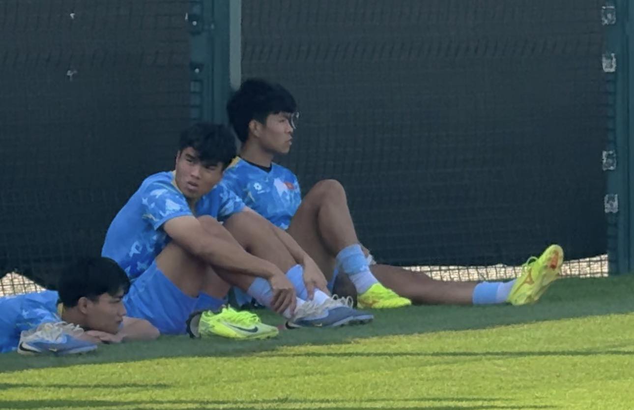 Lý Đức thức trắng đêm, day dứt vì tấm thẻ đỏ- Ảnh 2. Lý Đức thức trắng đêm, day dứt vì tấm thẻ đỏ- Ảnh 2.