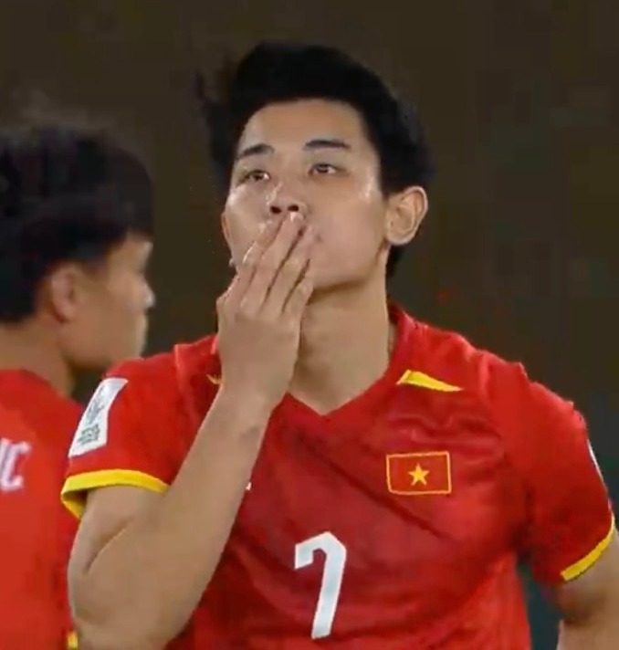 Nụ h&ocirc;n của Đ&igrave;nh Bắc- Ảnh 1.