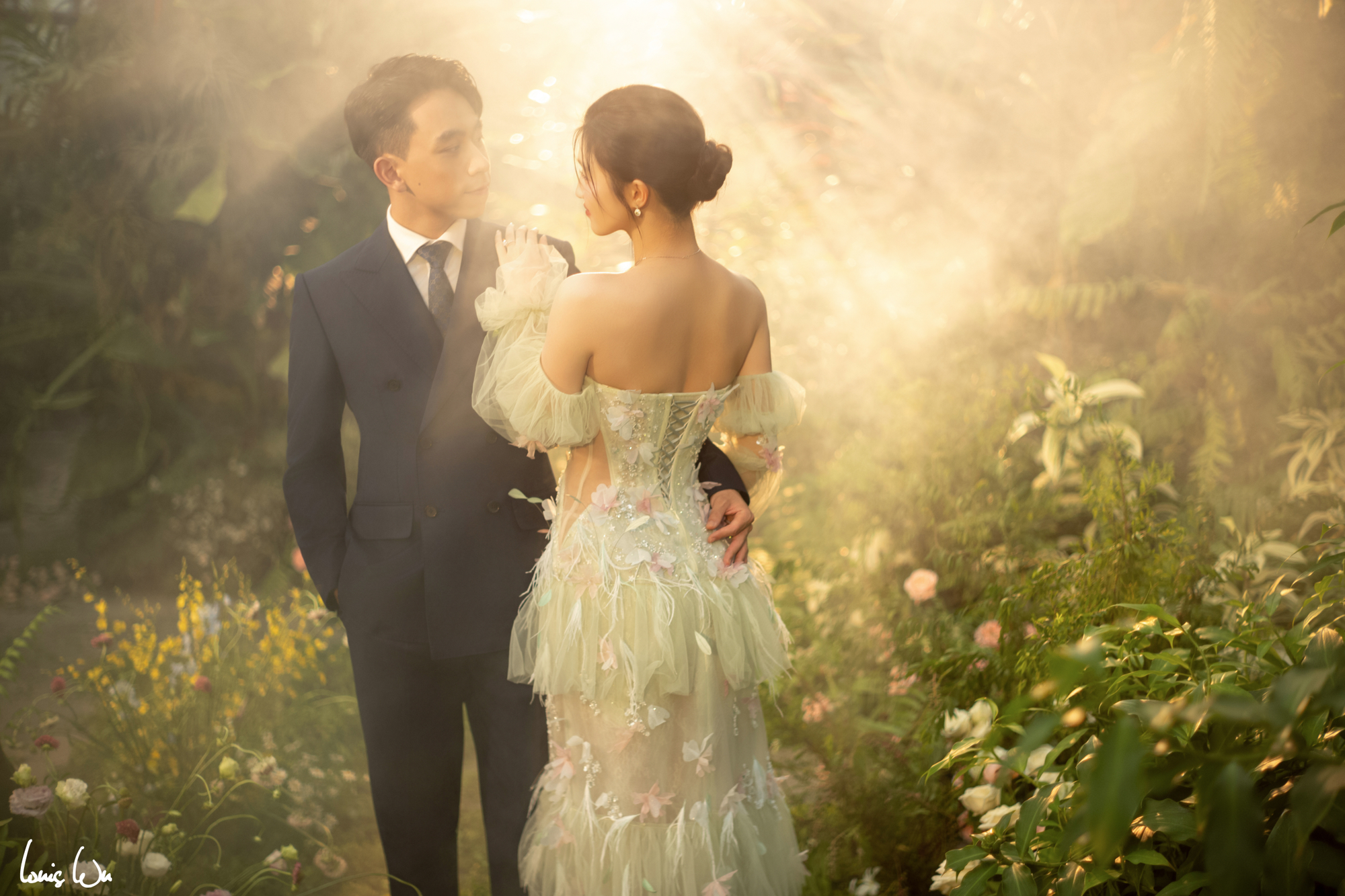 Ngay l&uacute;c n&agrave;y: Vợ chồng Đỗ H&agrave; mặc đẹp hết nấc ở đ&aacute;m cưới &Aacute; hậu Phương Nhi, 10 điểm dresscode- Ảnh 4.