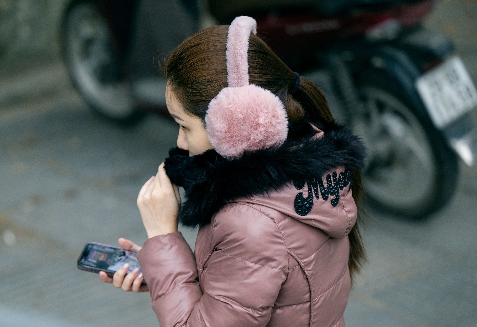 Ảnh, clip: H&agrave; Nội ch&igrave;m trong những ng&agrave;y gi&aacute; r&eacute;t nhất từ đầu Đ&ocirc;ng- Ảnh 5.